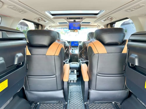 TOYOTA ALPHARD 2012 Full Option ពណ៌ស ក្នុងខ្មៅ