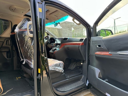 TOYOTA ALPHARD 2012 Full Option ពណ៌ខ្មៅ ក្នុងខ្មៅ(Sunroof)