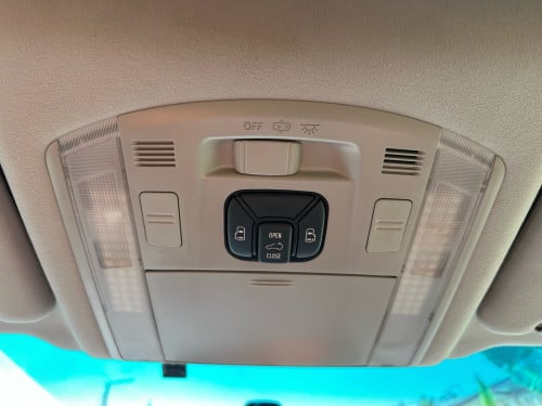 TOYOTA ALPHARD 2012 Full Option ពណ៌ខ្មៅ ក្នុងខ្មៅ(Sunroof)