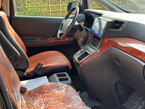 TOYOTA ALPHARD 2012 Full Option ពណ៌ខ្មៅ ក្នុងខ្មៅ(Sunroof)