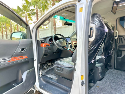 TOYOTA ALPHARD 2014 HF ពណ៌ស ក្នុងខ្មៅ
