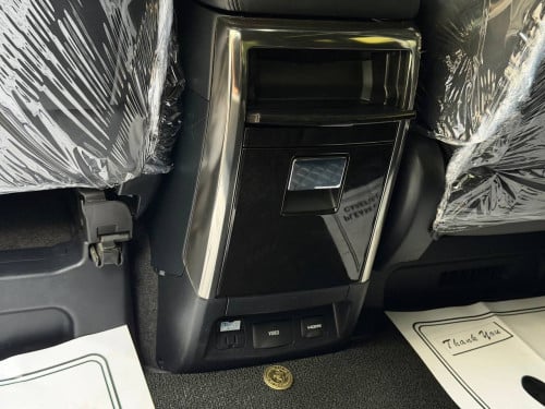 Toyota ALPhard V4 2018 ឡេីង​ស៊េរី​ 2025 Full option