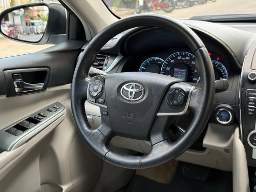 Toyota Camry XLE Hybrid 013 ឡានកាលី​