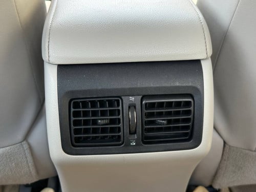 Toyota Camry XLE Hybrid 013 ឡានកាលី​