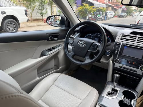 Toyota Camry XLE Hybrid 013 ឡានកាលី​