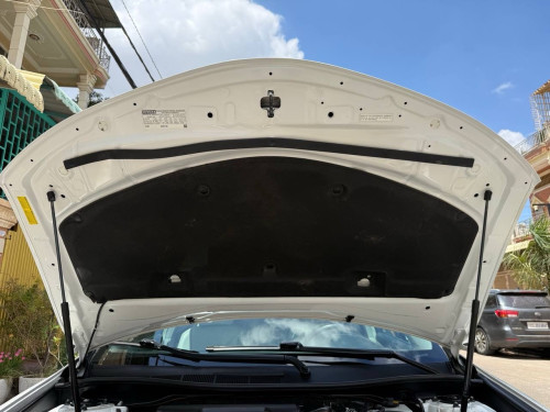 Toyota Camry XLE Hybrid 013 ឡានកាលី​