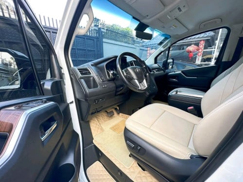 Toyota granvia 2020 V6 Full option