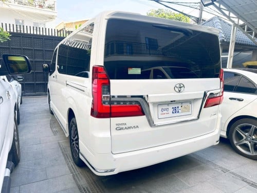 Toyota granvia 2020 V6 Full option