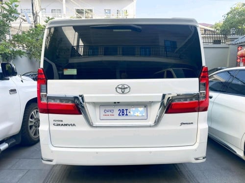 Toyota granvia 2020 V6 Full option