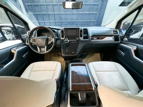 Toyota granvia 2020 V6 Full option
