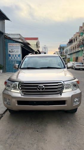 Toyota Land Cruiser VIP  ពណ៍ទឹកមាសខ្ចី ⛽️ V8 4.6L ( ម៉ាស៊ីនម៉ាស៊ូត)
