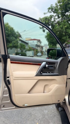 Toyota Land Cruiser VIP  ពណ៍ទឹកមាសខ្ចី ⛽️ V8 4.6L ( ម៉ាស៊ីនម៉ាស៊ូត)
