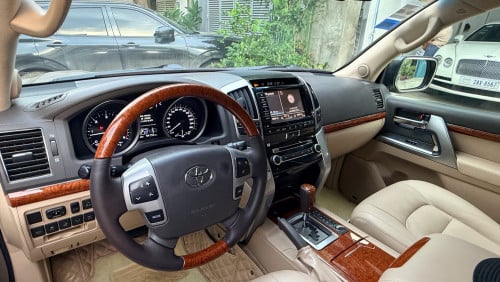 Toyota Land Cruiser VIP  ពណ៍ទឹកមាសខ្ចី ⛽️ V8 4.6L ( ម៉ាស៊ីនម៉ាស៊ូត)