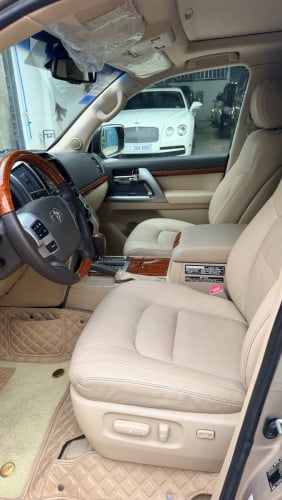 Toyota Land Cruiser VIP  ពណ៍ទឹកមាសខ្ចី ⛽️ V8 4.6L ( ម៉ាស៊ីនម៉ាស៊ូត)
