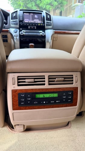 Toyota Land Cruiser VIP  ពណ៍ទឹកមាសខ្ចី ⛽️ V8 4.6L ( ម៉ាស៊ីនម៉ាស៊ូត)