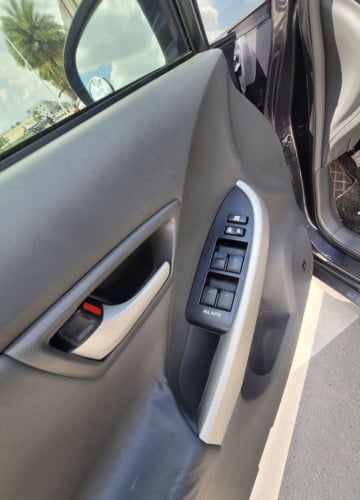 TOYOTA PRIUS 2011 option 4  ដំបូលសូឡា