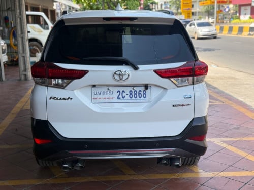 Toyota Rush 2020 កៅអីបីជួរ