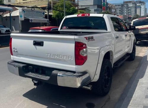 Toyota Tundra ឆ្នាំ2015 ក្រដាសពន្ធ ប៉ុង2 ទឹកថ្នាំហ្ស៊ីន1ជុំ