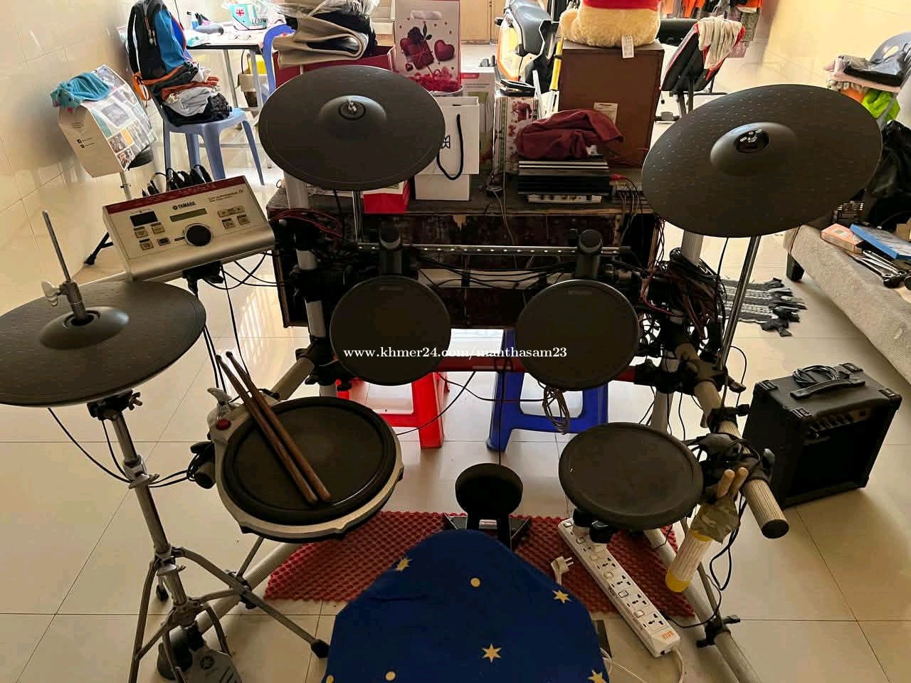Yamaha Complete Drum Set with Free Amplifier
