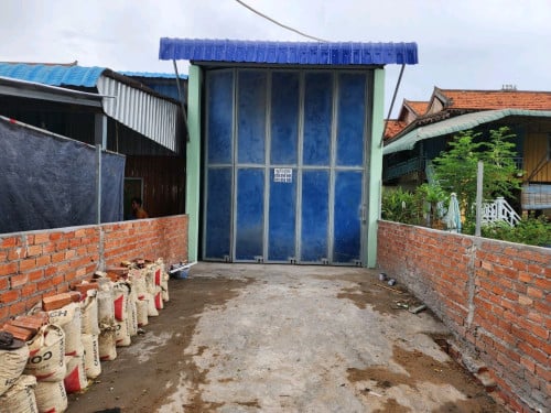 ឃ្លាំង/ផ្ទះលក់បន្ទាន់