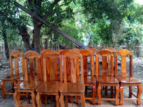 កៅអីឈើតាសេក