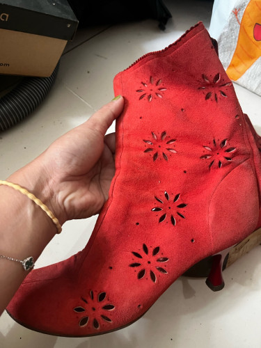 ស្បែកជើងកែង