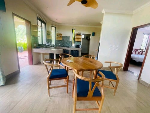 ផ្ទះលំហែរជាប់ទឹក ក្រុងកំពត
