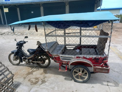 កង់បីខ្មែរ លក់ទាំងម៉ូតូនឹងរមក់