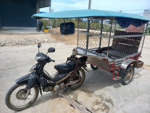 កង់បីខ្មែរ លក់ទាំងម៉ូតូនឹងរមក់