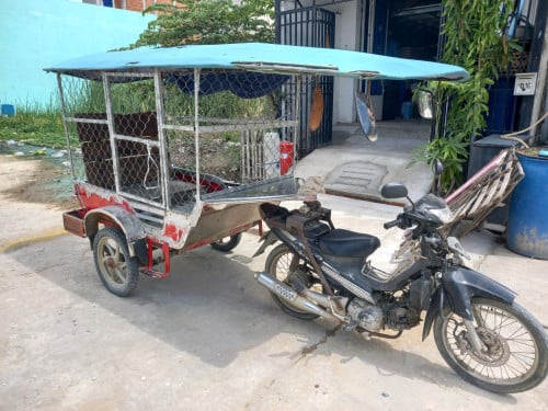 កង់បីខ្មែរ លក់ទាំងម៉ូតូនឹងរមក់
