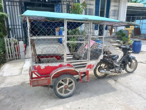 កង់បីខ្មែរ លក់ទាំងម៉ូតូនឹងរមក់