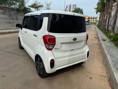 ជាប្រភេទ ឡានរៀប់ចំហេីយម៉ាស្អាត់ តុបតែងហេីយ តំលៃចចារ បាន