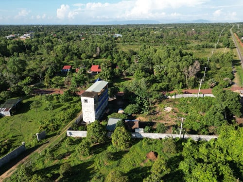 ដី នឹង ផ្ទះត្រចៀកកាំលក់ ទីតាំងជាប់ផ្លូវវាលពួច ខេត្តកំពត
