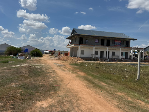 ដី​ និង​ ផ្ទះ​ លក់​
