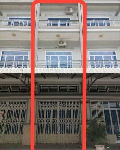 ផ្ទះលក់បន្ទាន់​​- តម្លៃលក់ : $130000(អាចចរចារបាន)    កាត់ប្លងរឹងជូន- ទំហំផ្ទះ : 4m x 18m
