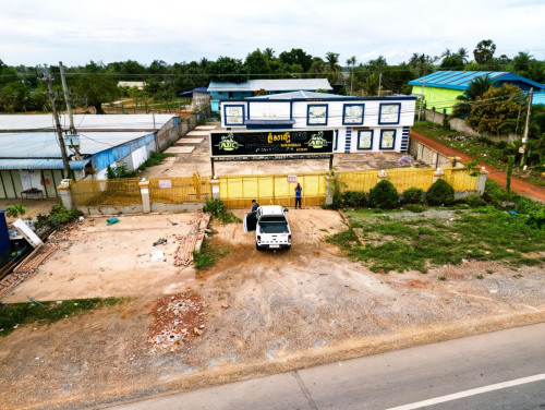 ផ្ទះអាជីវកម្មលក់ជាប់ផ្លូវជាតិលេខ33