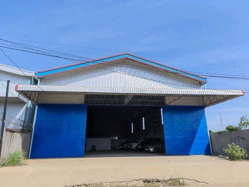 ដីនឹងឃ្លាំងលក់តំលៃក្រោមទីផ្សារ តំលៃ450,000$ ទំហំ 18.5m*45m