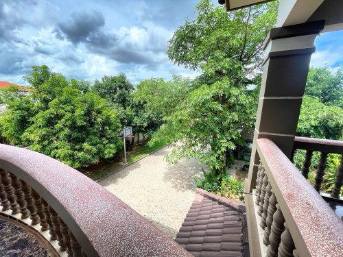 បរិយាកាស​ផ្ទះ​ ដូច​រីសត​ សាលាកំរេីក 5នាទីពី​ Pub Street