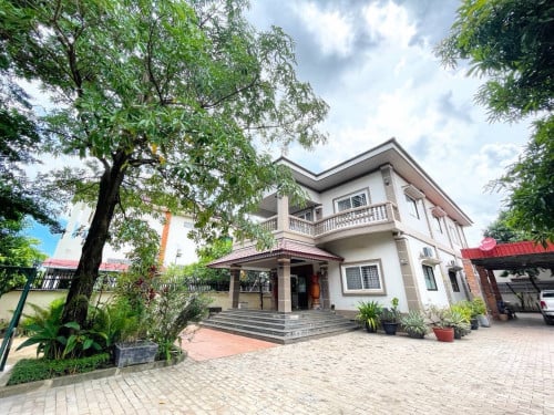 បរិយាកាស​ផ្ទះ​ ដូច​រីសត​ សាលាកំរេីក 5នាទីពី​ Pub Street