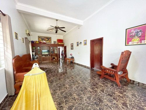 បរិយាកាស​ផ្ទះ​ ដូច​រីសត​ សាលាកំរេីក 5នាទីពី​ Pub Street