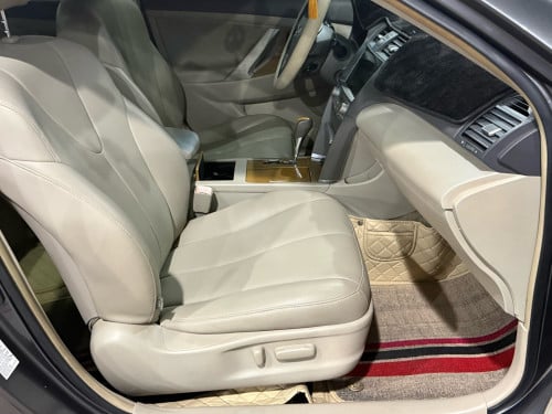 ឡានលក់ Camry 07 XLE full option ពេញ ក្នុងលឿង មានកំដៅកៅអី ពណ៌ប្រផេះ