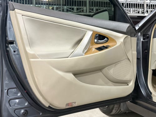 ឡានលក់ Camry 07 XLE full option ពេញ ក្នុងលឿង មានកំដៅកៅអី ពណ៌ប្រផេះ