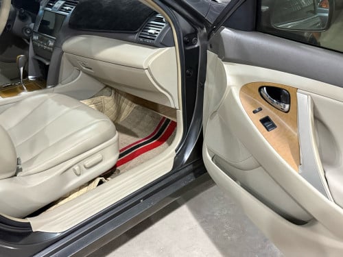 ឡានលក់ Camry 07 XLE full option ពេញ ក្នុងលឿង មានកំដៅកៅអី ពណ៌ប្រផេះ