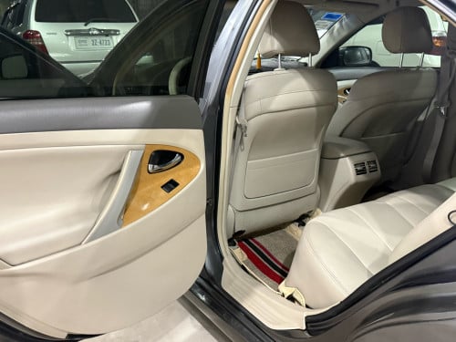 ឡានលក់ Camry 07 XLE full option ពេញ ក្នុងលឿង មានកំដៅកៅអី ពណ៌ប្រផេះ