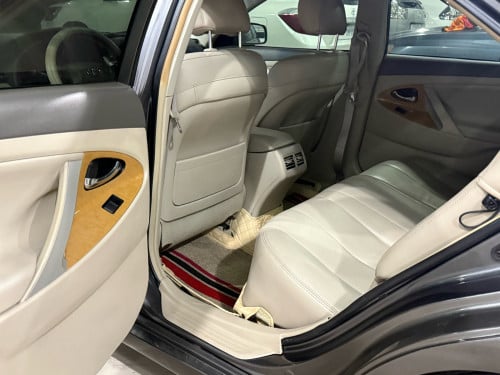 ឡានលក់ Camry 07 XLE full option ពេញ ក្នុងលឿង មានកំដៅកៅអី ពណ៌ប្រផេះ