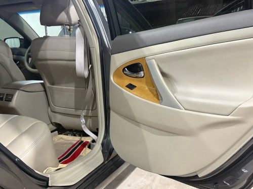 ឡានលក់ Camry 07 XLE full option ពេញ ក្នុងលឿង មានកំដៅកៅអី ពណ៌ប្រផេះ