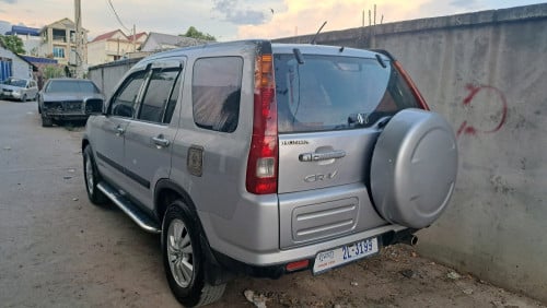 ដំណឹងលក់ឡានស្អាត Honda CR-V ឆ្នាំ03 បើកដំបូល​មាន(ABS)