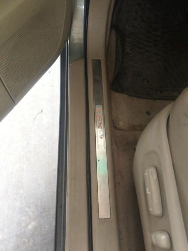 រថយន្ត Lexus R330 ឆ្នាំ 2005 មួយគ្រឿងសម្រាប់លក់។ សូមទាក់ទងមកយើងខ្ញុំ ប្រសិនបើអ្នកចាប់អារម្មណ៍ចង់ទិញ។