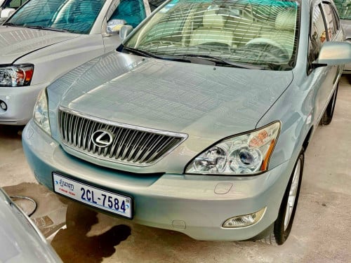 ឡានលក់ LEXUS RX330 ឆ្នាំ04 ពាក់កណ្ដាល full option ប៉ុង1 ក្នុងលឿង ពណ៌ផ្សែងបារី ជាប្រភេទមេឡាន
