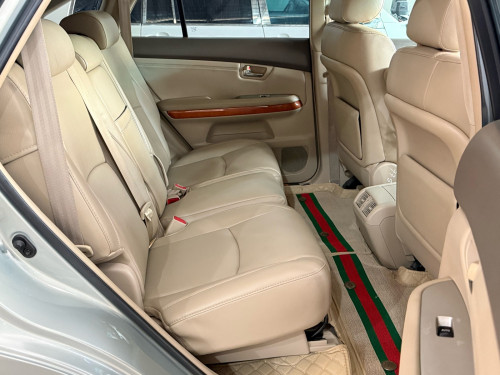 ឡានលក់ LEXUS RX330 ឆ្នាំ04 ពាក់កណ្ដាល full option ប៉ុង1 ក្នុងលឿង ពណ៌ផ្សែងបារី